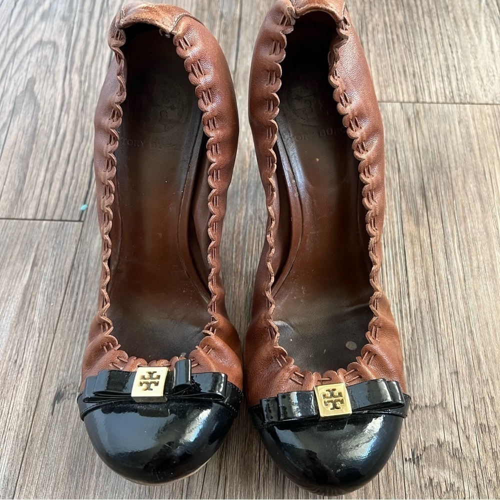 Tory Burch Romy Almond & Black Mid Heel Pumps Size 8